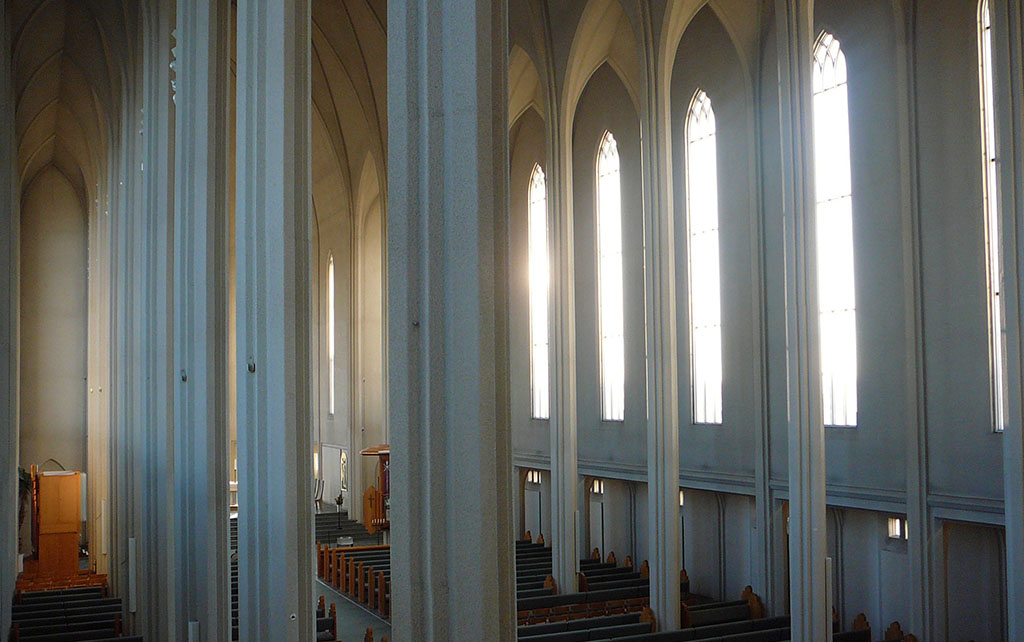Hallgrímskirkja church interior pillars